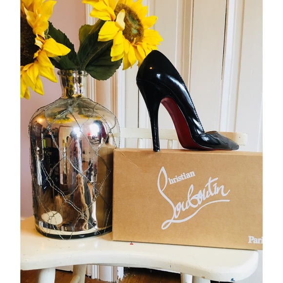 Christian Louboutin Shoes - CHRISTIAN LOUBOUTIN BLACK PUMPS!!